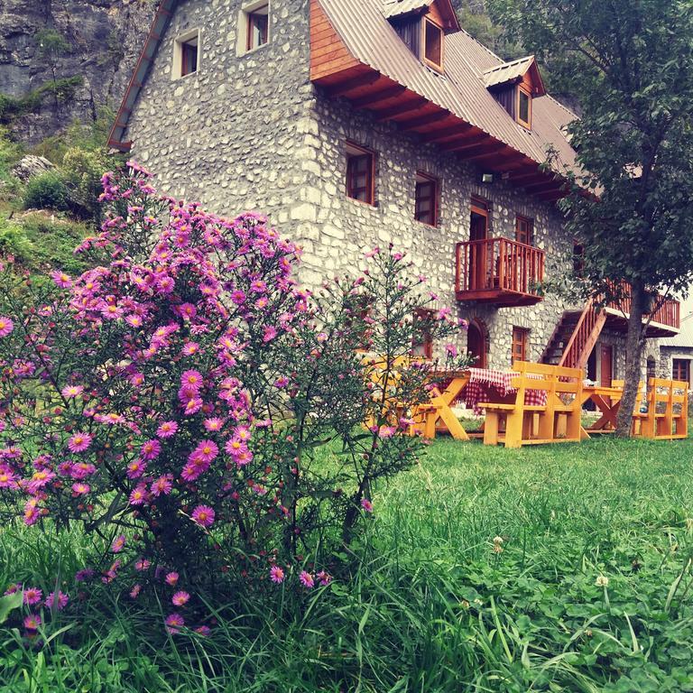Bujtina Berishta Theth Hotel Екстериор снимка